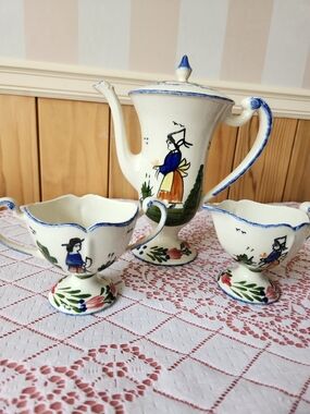 Hand-Painted Ceramic Blue Ridge Choclate Pot and Creamer Set in Cream and Blue